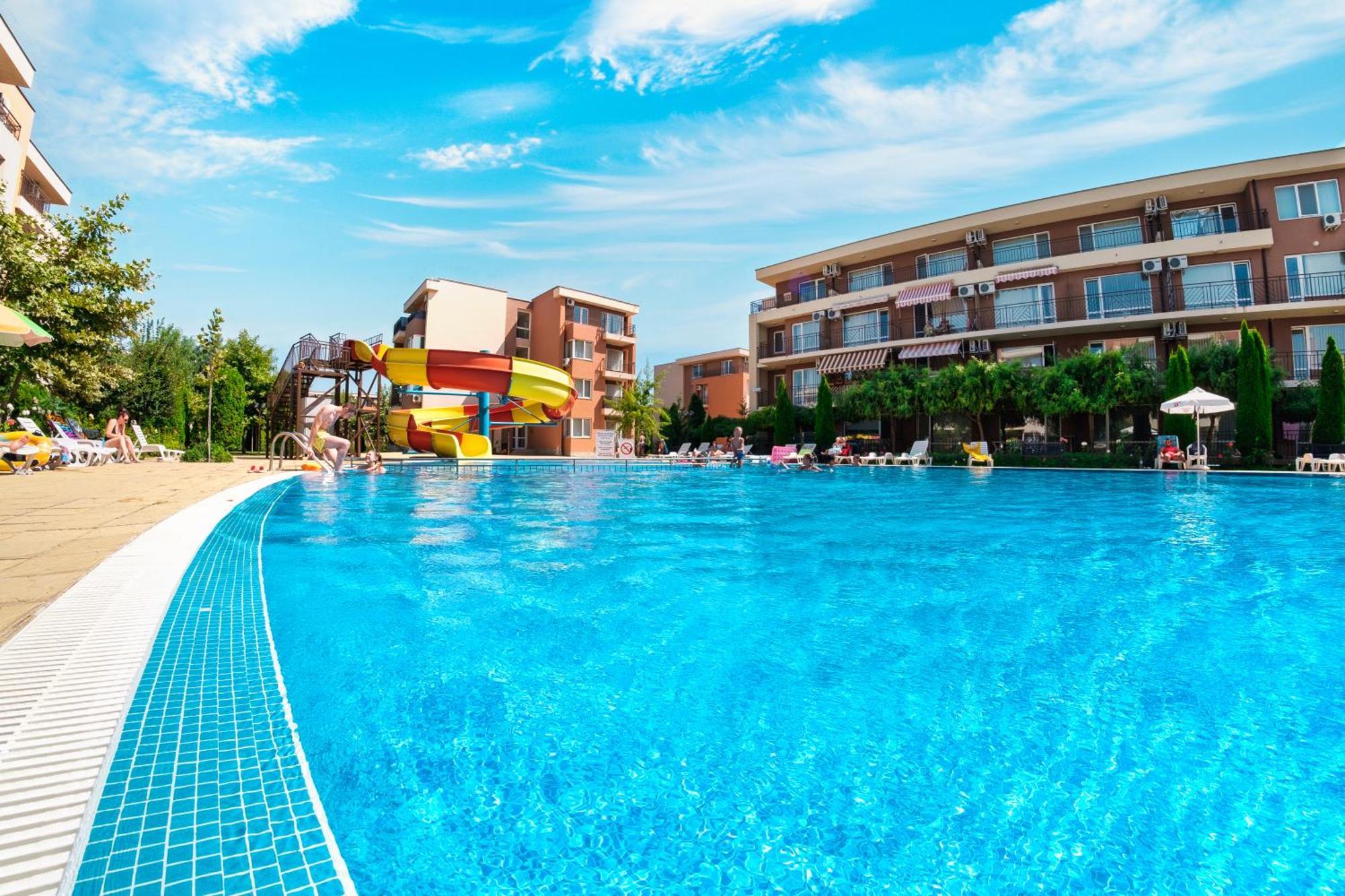 Holiday Garden Resort *
