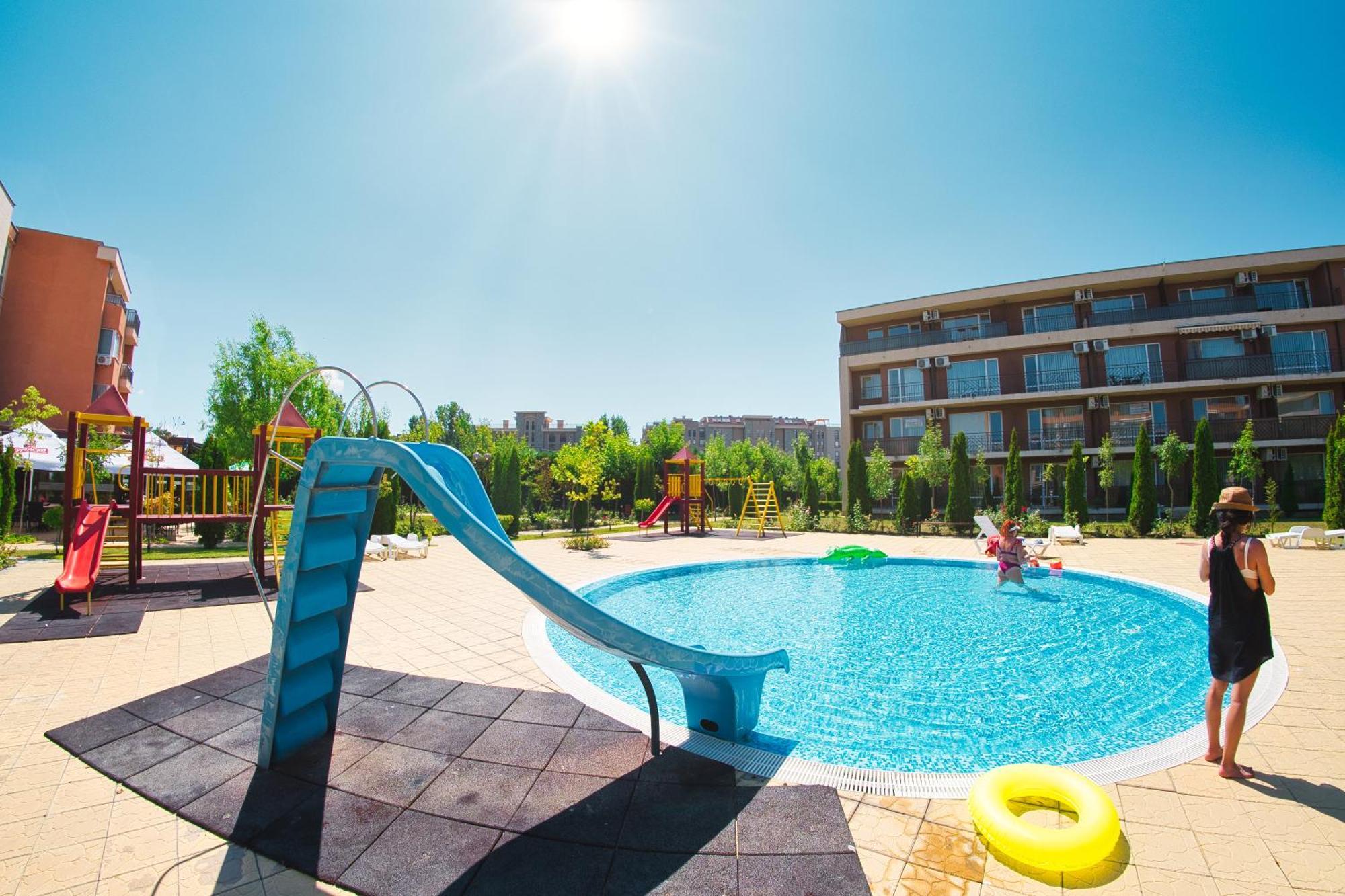 Holiday Garden Resort *